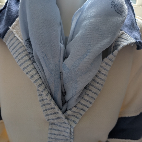 BUCKETLIST Cream and Navy V-Neck Sweater - Picture 6 of 10